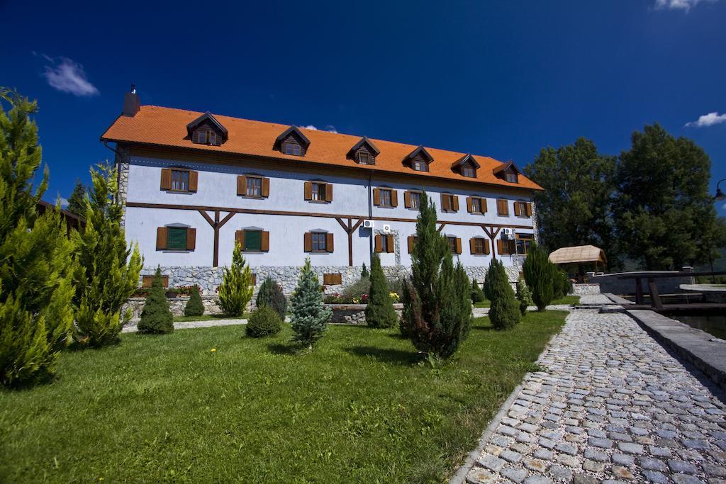 Hotel Gacka Otočac Екстериор снимка