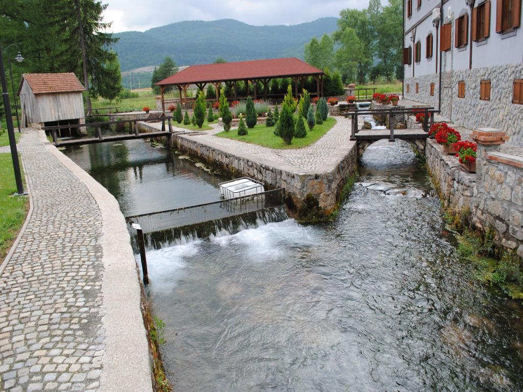 Hotel Gacka Otočac Екстериор снимка