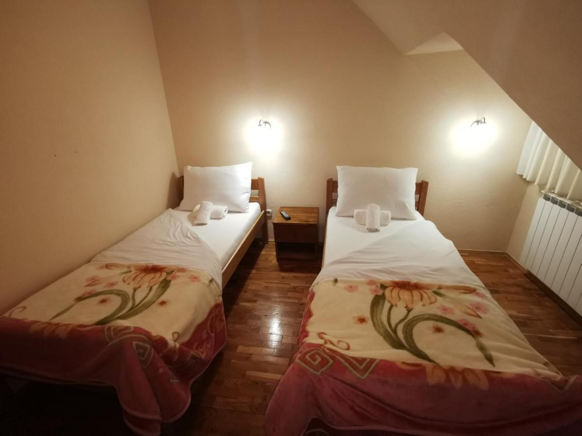 Hotel Gacka Otočac Екстериор снимка